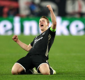 De Ligt celebrando el pase a semifinales de la Champions en Turín De Ligt celebrando el pase a semifinales de la Champions en Turín