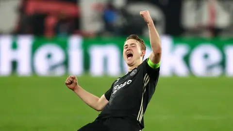 De Ligt celebrando el pase a semifinales de la Champions en Turín De Ligt celebrando el pase a semifinales de la Champions en Turín