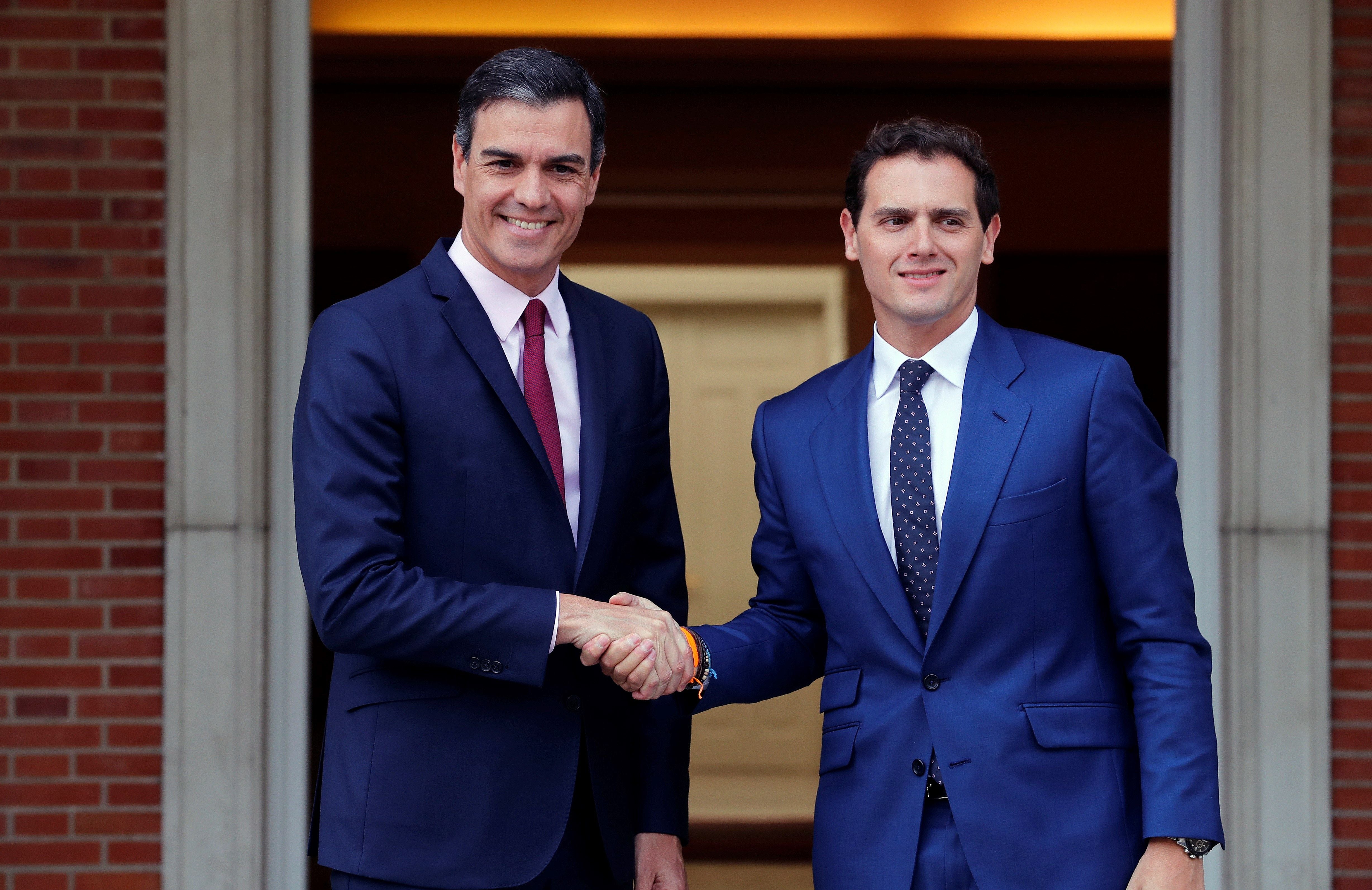 Las preguntas de Amón: "Que Rivera diga que no será fácil acordar con el PSOE, ¿es la prueba de que se producirán?" Las preguntas de Amón: "Que Rivera diga que no será fácil acordar con el PSOE, ¿es la prueba de que se producirán?"