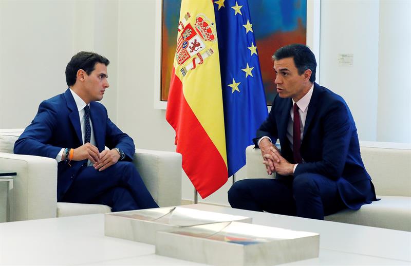 Sánchez recibe a Rivera, con quien no se había reunido desde 2017 Sánchez recibe a Rivera, con quien no se había reunido desde 2017