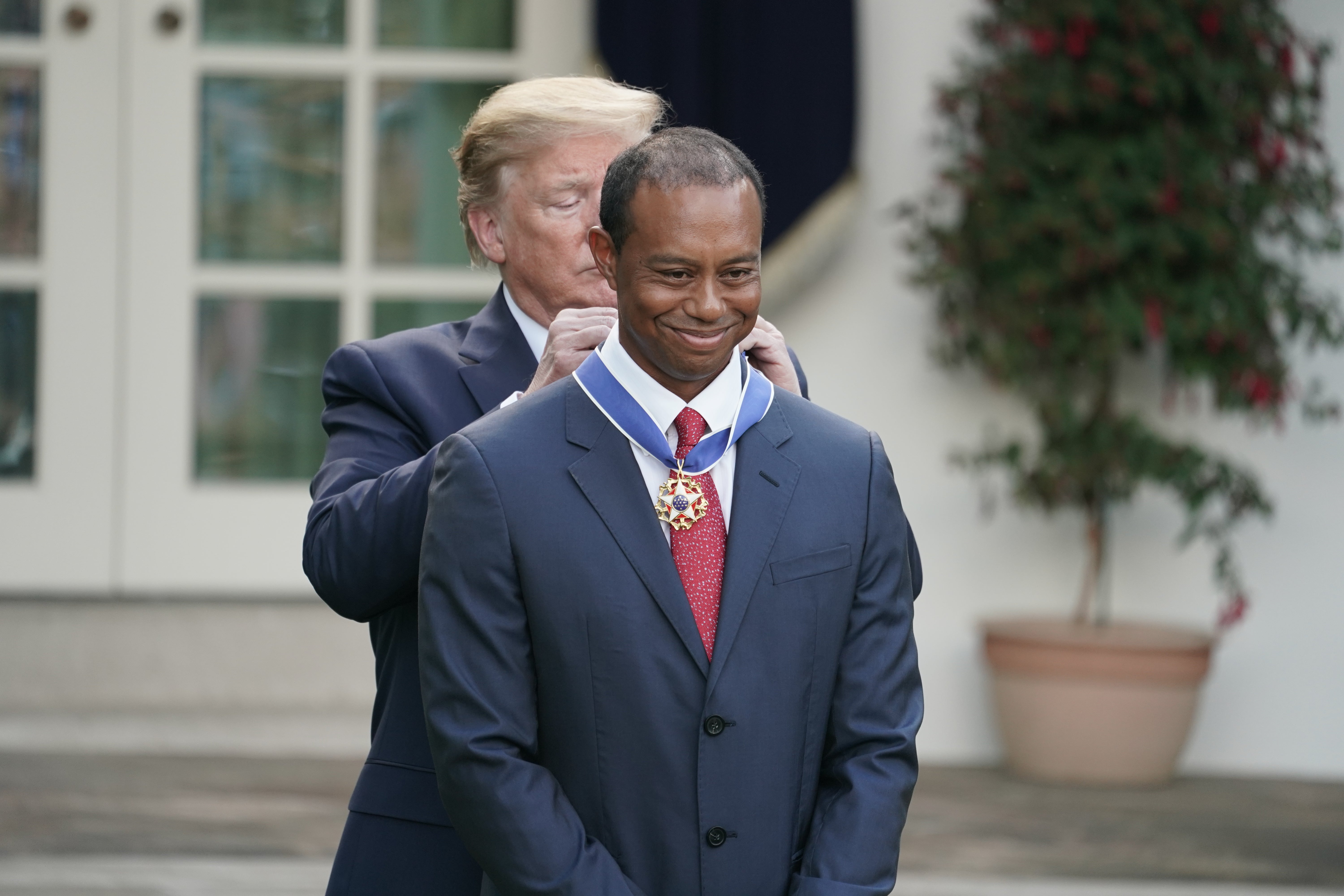 Trump concede la Medalla de la Libertad a Tiger Woods: "Estamos delante de una verdadera leyenda" Trump concede la Medalla de la Libertad a Tiger Woods: "Estamos delante de una verdadera leyenda"