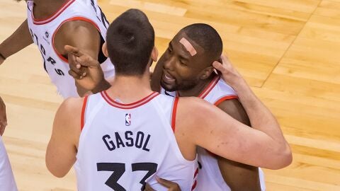 Marc Gasol y Serge Ibaka, en el partido ante los Sixers