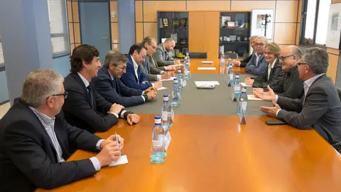 La rectora de la UJI se reúne con las principales asociaciones del sector cerámico .