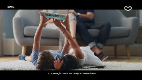Banco Santander se une a 'Levanta la cabeza', el movimiento de Atresmedia por un uso responsable de la tecnolog&iacute;a