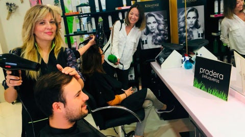 Alicia Heras en una peluquer&iacute;a