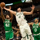 Mirotic tapona un lanzamiento de Al Horford Mirotic tapona un lanzamiento de Al Horford