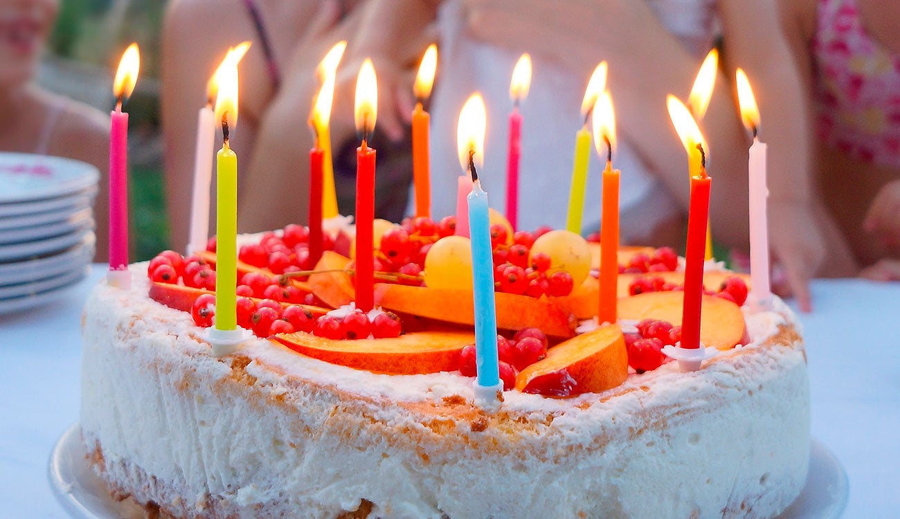 "Un micro regalo", "El microrrelato: "La chica de las ondas" por Ana González a Marisa Salcedo en el día de su cumple "Un micro regalo", "El microrrelato: "La chica de las ondas" por Ana González a Marisa Salcedo en el día de su cumple