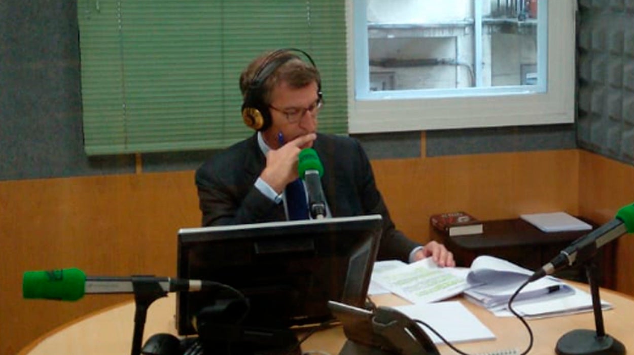 El silencio de Feijóo al preguntarle Alsina por si la foto de Colón fue un error El silencio de Feijóo al preguntarle Alsina por si la foto de Colón fue un error