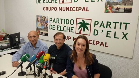 Jes&uacute;s Pareja, en el centro.