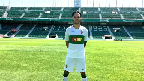Juan Cruz, lateral izquiero del Elche C:F: Juan Cruz, lateral izquiero del Elche C:F: