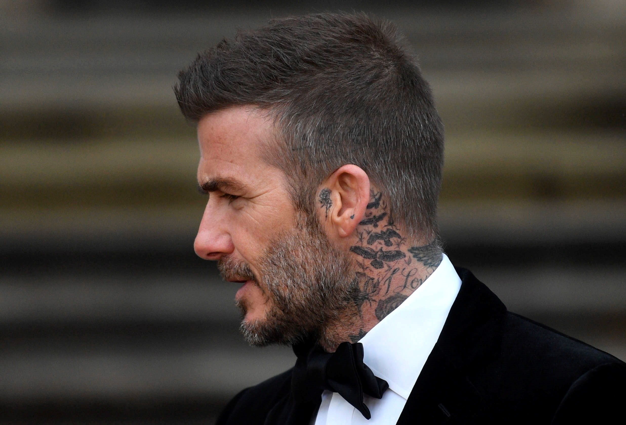 Suspenden a David Beckam sin conducir durante seis meses por usar el móvil mientras conducía Suspenden a David Beckam sin conducir durante seis meses por usar el móvil mientras conducía