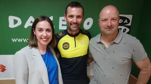 La edil Esther Díez, el coordinador de la Unidad Ciclista, Chicho Fernández y el técnico de PIMESA, Fernandu Verdú presentan 'BiciBus' y 'Hazte Ver' La edil Esther Díez, el coordinador de la Unidad Ciclista, Chicho Fernández y el técnico de PIMESA, Fernandu Verdú presentan 'BiciBus' y 'Hazte Ver'