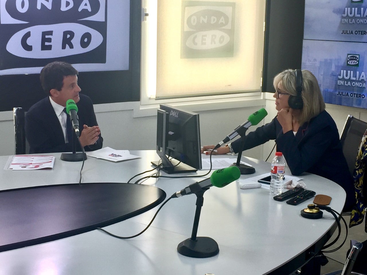 Manuel Valls: "El gran peligro es que Barcelona quede en las manos del populismo de Colau y el independentismo de Ernest Maragall" Manuel Valls: "El gran peligro es que Barcelona quede en las manos del populismo de Colau y el independentismo de Ernest Maragall"