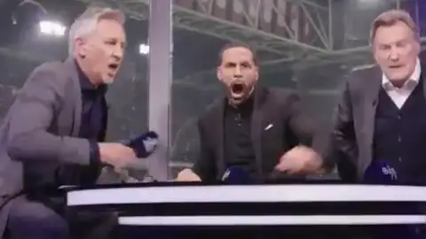 Así festejaron Lineker y Ferdinand el triunfo del Tottenham Así festejaron Lineker y Ferdinand el triunfo del Tottenham