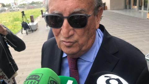 FOTO DE ARCHIVO || Carlos Fabra a la salida de los juzgados en Castell&oacute;n.