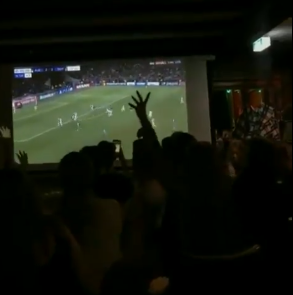 La cuenta atrás viral de seguidores del Ajax en el 95... y su reacción al gol de Lucas Moura La cuenta atrás viral de seguidores del Ajax en el 95... y su reacción al gol de Lucas Moura