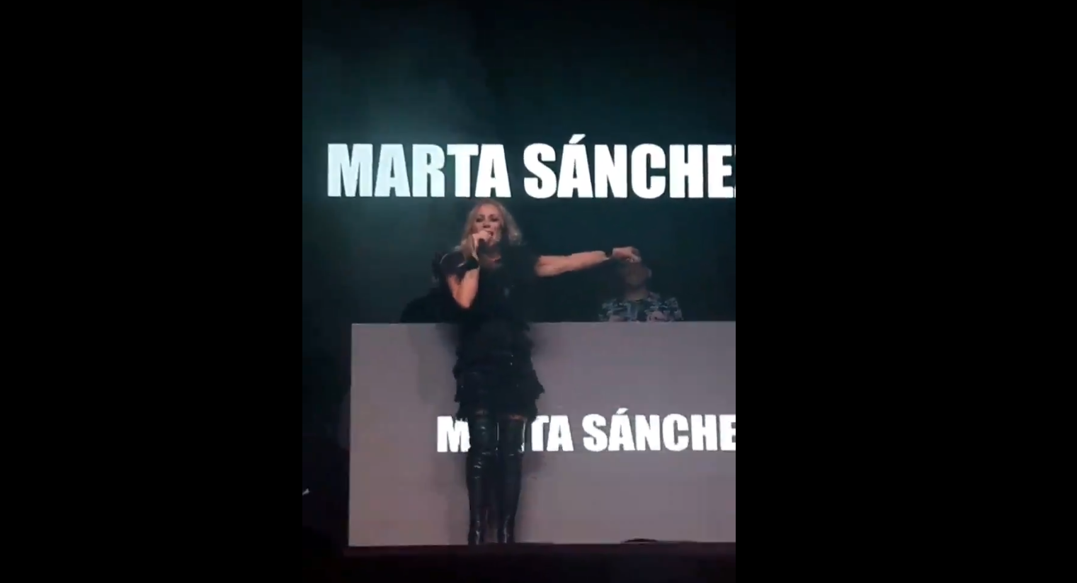 Marta Sánchez suspende un concierto en Badalona tras ser agredida a 'huevazos' al grito de 'fascista' Marta Sánchez suspende un concierto en Badalona tras ser agredida a 'huevazos' al grito de 'fascista'