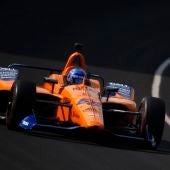 Fernando Alonso rueda en el óvalo de Indianápolis