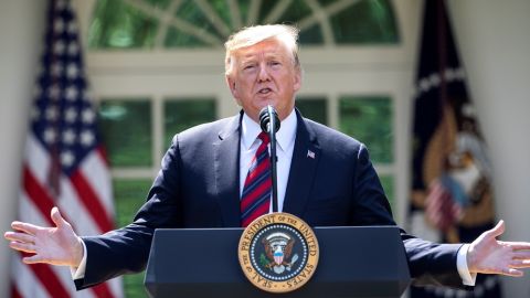 Negro, caliente y de puntas afiladas: as&iacute; ha pedido Donald Trump que sea el dise&ntilde;o del muro