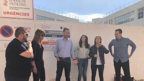 Carlos Gonz&aacute;lez, alcaldable del PSOE, junto a otros miembros de la candidatura.