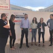 Carlos González, alcaldable del PSOE, junto a otros miembros de la candidatura.