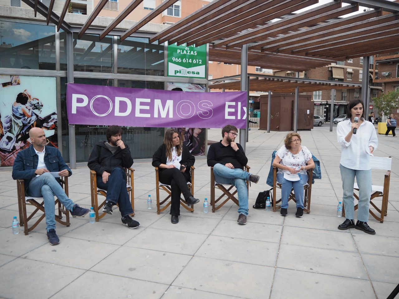 Podemos Elche reivindica el papel y derechos de las aparadoras de calzado en el parque que les rinde homenaje Podemos Elche reivindica el papel y derechos de las aparadoras de calzado en el parque que les rinde homenaje