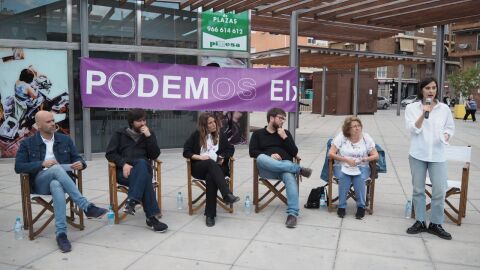 Acto de Podemos en la plaza de la Aparadora de Elche.