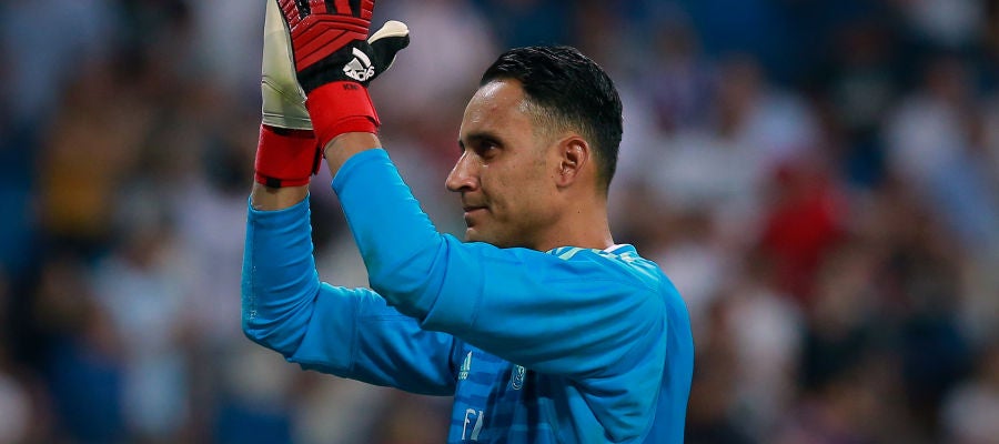 Keylor Navas aplaude a la afición en el Santiago Bernabéu Keylor Navas aplaude a la afición en el Santiago Bernabéu