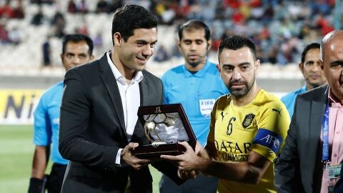 Xavi Hern&aacute;ndez juega su &uacute;ltimo partido como futbolista profesional