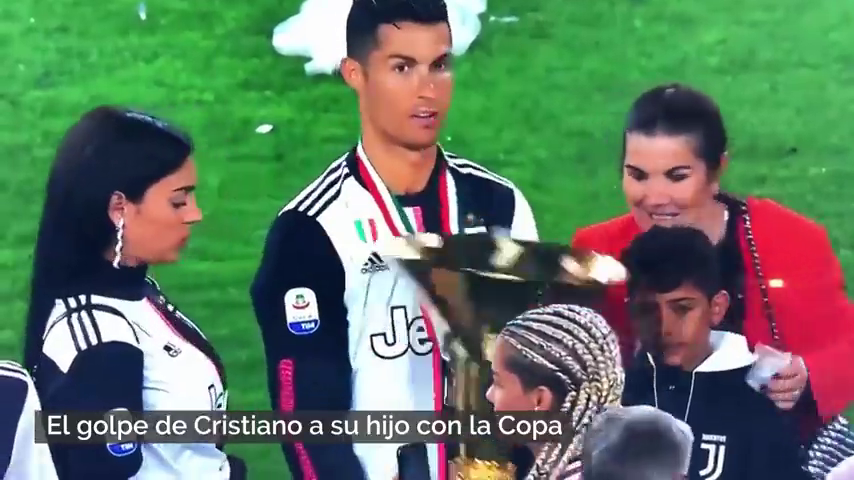 El golpe de Cristiano Ronaldo a su hijo con la Copa que se ha vuelto viral El golpe de Cristiano Ronaldo a su hijo con la Copa que se ha vuelto viral