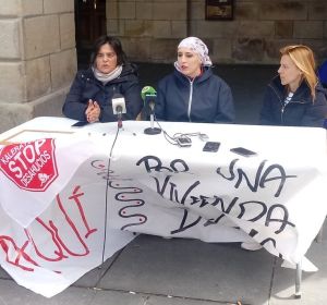 Maria Jose Porrino acampa en Irún para exigir una vivienda digna. Maria Jose Porrino acampa en Irún para exigir una vivienda digna.