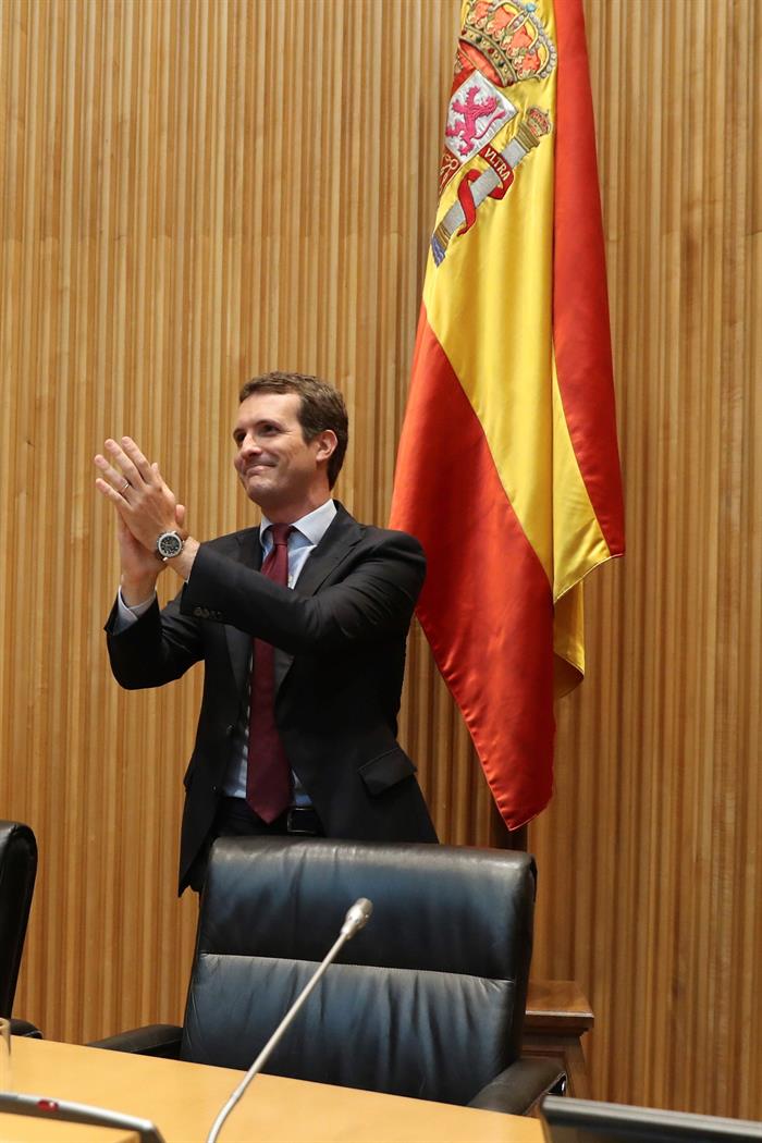 Casado plantea estudiar si los diputados soberanistas han cometido perjurio al acatar la Constitución Casado plantea estudiar si los diputados soberanistas han cometido perjurio al acatar la Constitución