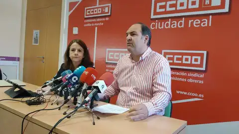 Raque Payo y José Manuel Muñoz, durante la presentación del estudio elaborado por CCOO Raque Payo y José Manuel Muñoz, durante la presentación del estudio elaborado por CCOO