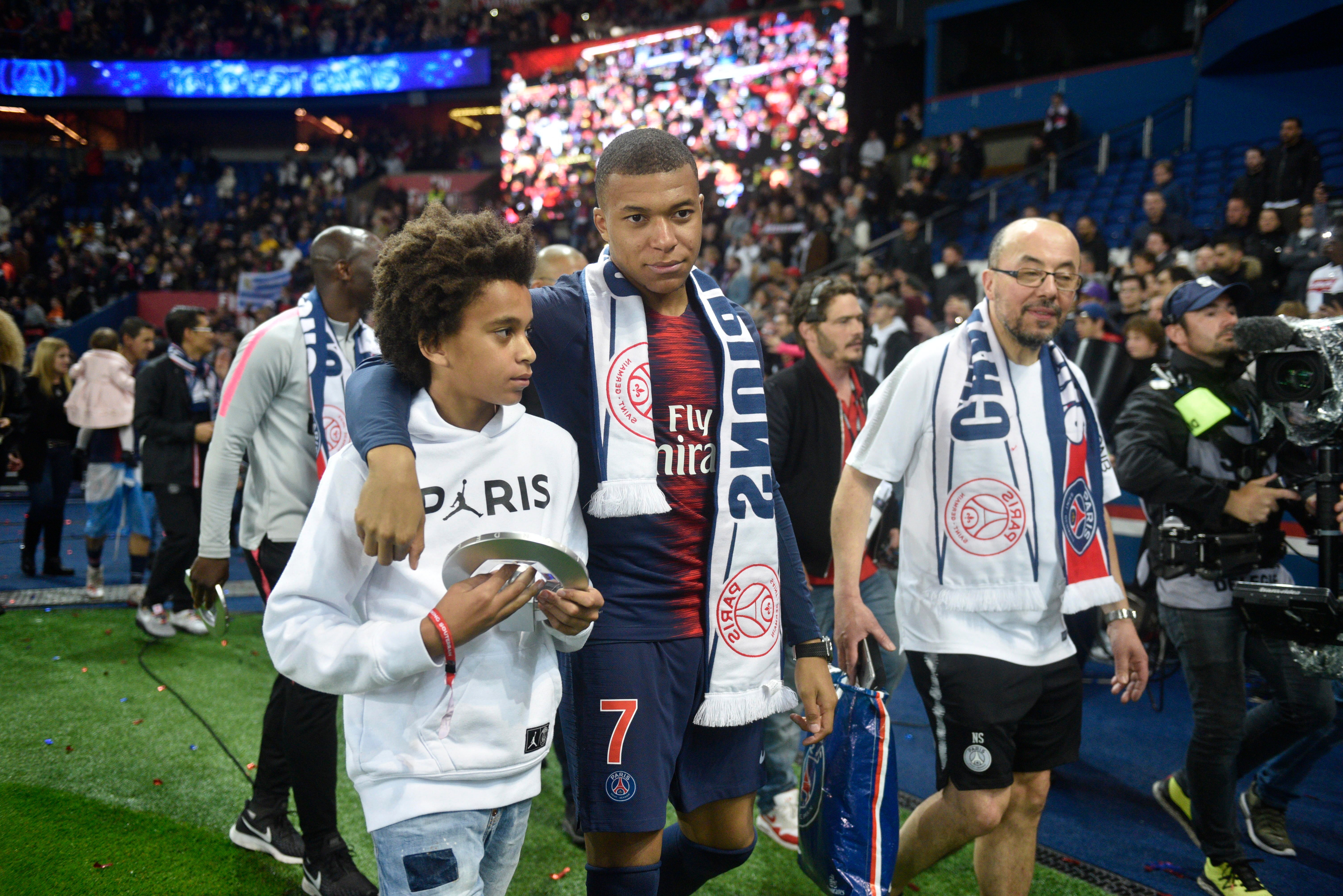 Mbappé: "Quizás sea el momento de tener más responsabilidades, quizás sea en el PSG o quizás en otro lugar..." Mbappé: "Quizás sea el momento de tener más responsabilidades, quizás sea en el PSG o quizás en otro lugar..."