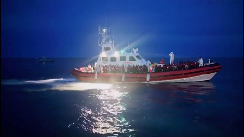 Italia impondrá multas, de entre 10.000 y 50.000 euros, a las ONG que salven vidas en el Mediterráneo Italia impondrá multas, de entre 10.000 y 50.000 euros, a las ONG que salven vidas en el Mediterráneo