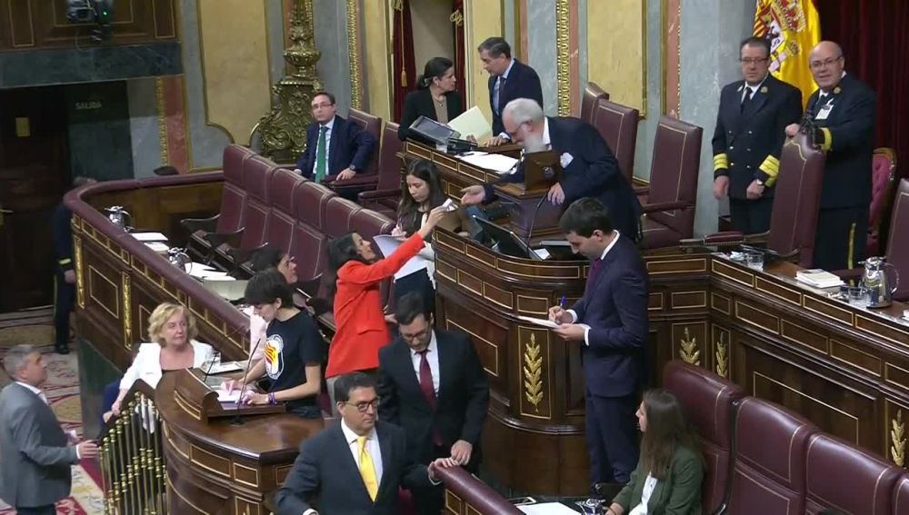 Comienza la votación de la presidencia de la Mesa del congreso