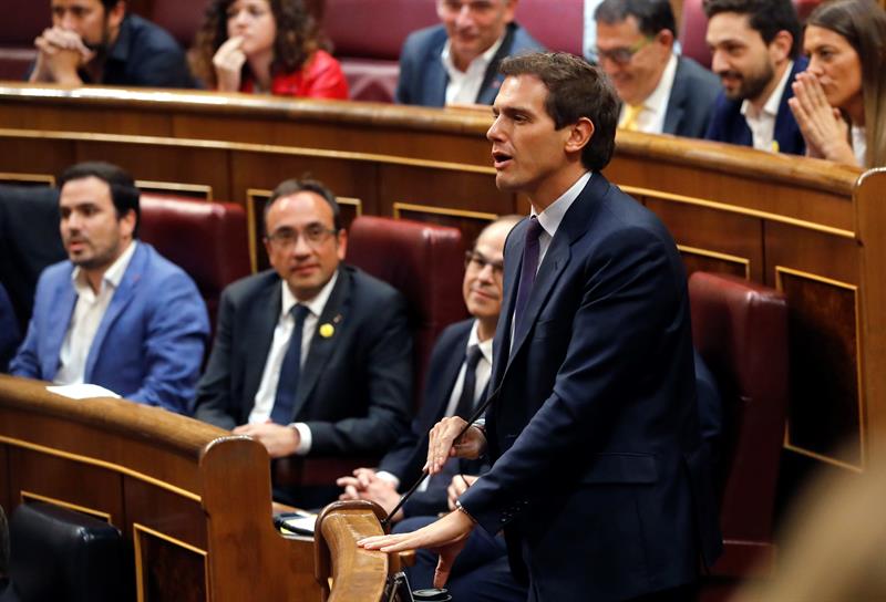 Tensión en el Congreso por el acatamiento de la Constitución de los diputados independentistas Tensión en el Congreso por el acatamiento de la Constitución de los diputados independentistas