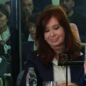 Cristina Fernández Kirchner se sienta por primera vez en el banquillo