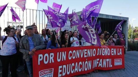 Las trabajadoras de Educaci&oacute;n Infantil salen a la calle para exigir un convenio justo