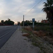 Parada de autobús en una pedanía de Elche. Parada de autobús en una pedanía de Elche.