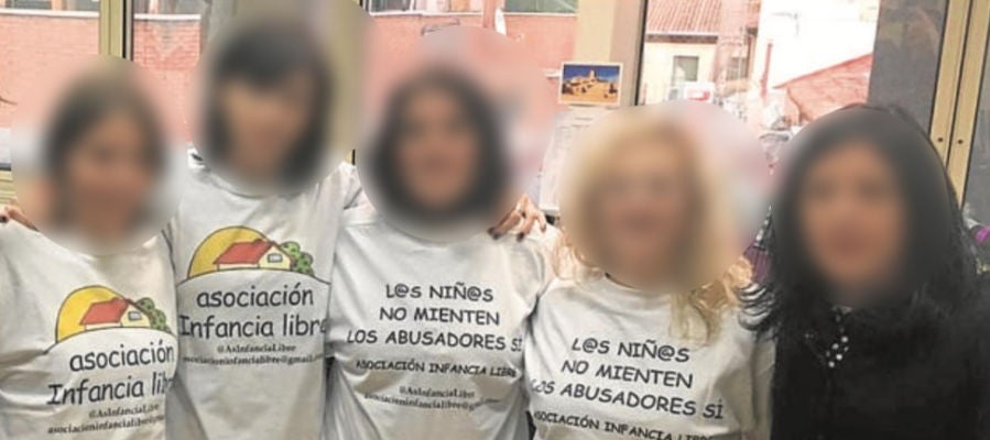 Miembros de la asociación Infancia Libre Miembros de la asociación Infancia Libre