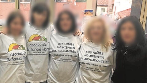 Miembros de la asociaci&oacute;n Infancia Libre