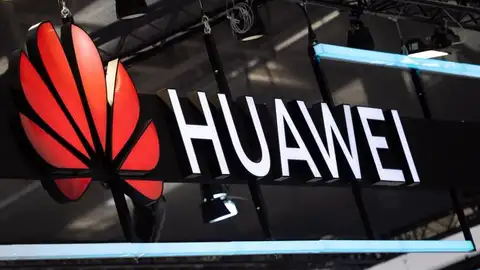 Imagen del logotipo de Huawei en su puesto durante una feria electrónica Imagen del logotipo de Huawei en su puesto durante una feria electrónica
