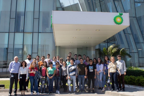 Estudiantes de Ingeniería Química de la UJI visitan la Refinería BP Oil de Castellón Estudiantes de Ingeniería Química de la UJI visitan la Refinería BP Oil de Castellón