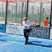 El alcalde de Málaga, un maestro del pádel