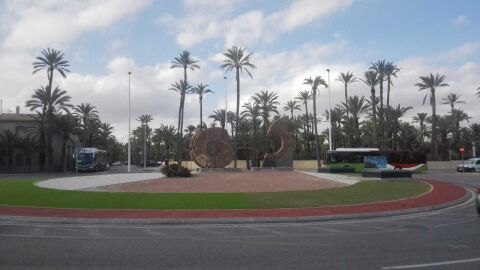 Rotonda de circulación en Elche. Rotonda de circulación en Elche.
