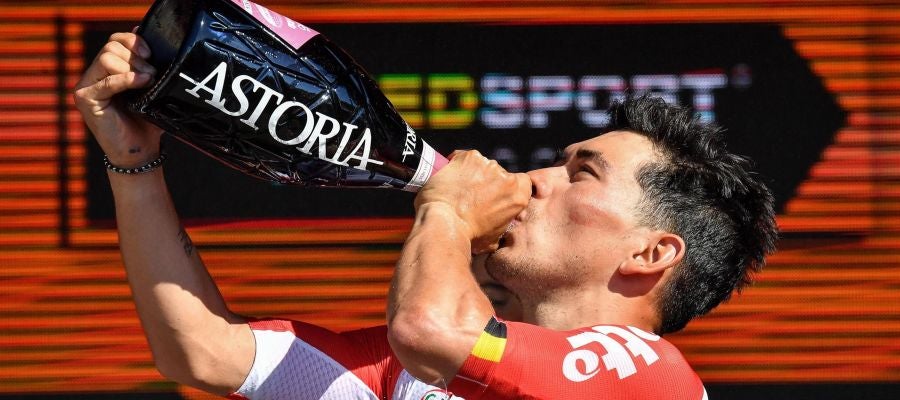 Caleb Ewan celebra su triunfo de etapa en el Giro Caleb Ewan celebra su triunfo de etapa en el Giro