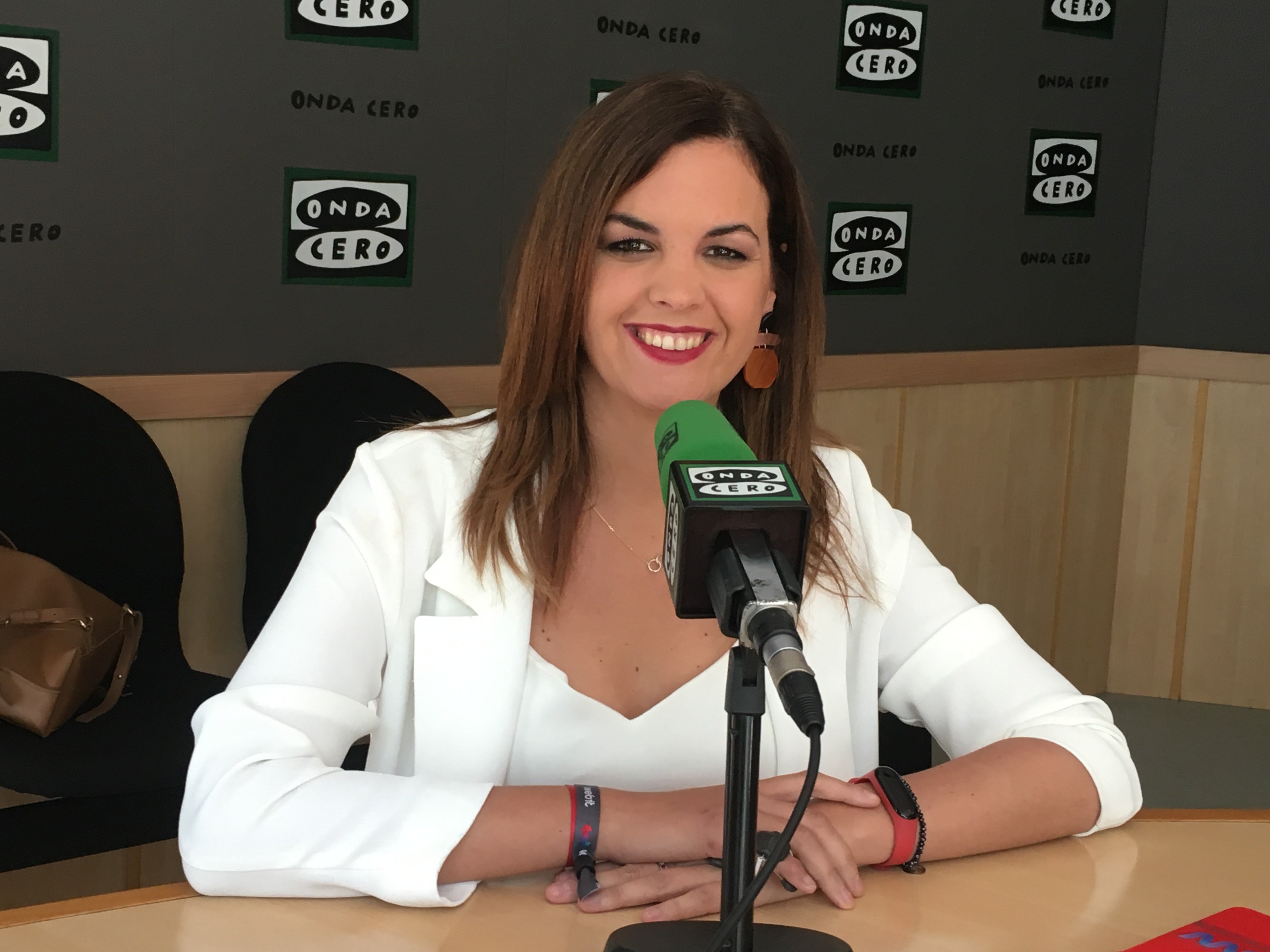 SANDRA GÓMEZ: “El transport públic ha de ser el protagonista de la pròxima legislatura i evitar la confrontació en matèria de mobilitat” SANDRA GÓMEZ: “El transport públic ha de ser el protagonista de la pròxima legislatura i evitar la confrontació en matèria de mobilitat”
