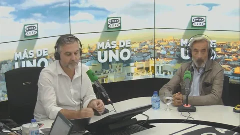 El asombro de Imanol Arias ante la presentación de Alsina en Más de uno El asombro de Imanol Arias ante la presentación de Alsina en Más de uno