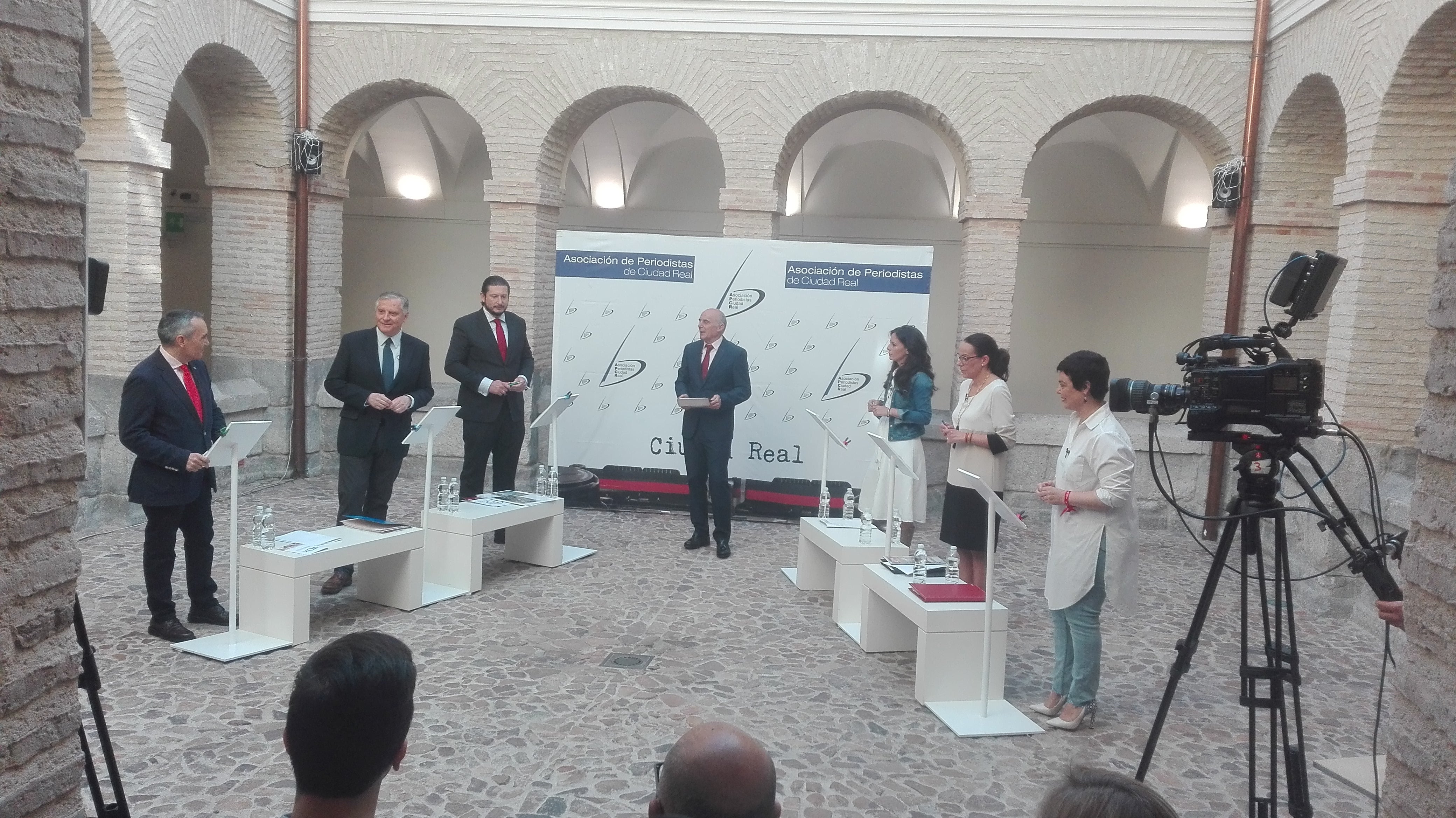 El debate a 6 en Ciudad Real deja propuestas sobre empleo, movilidad, cultura, impuestos...o conciertos de Madonna y U2 El debate a 6 en Ciudad Real deja propuestas sobre empleo, movilidad, cultura, impuestos...o conciertos de Madonna y U2